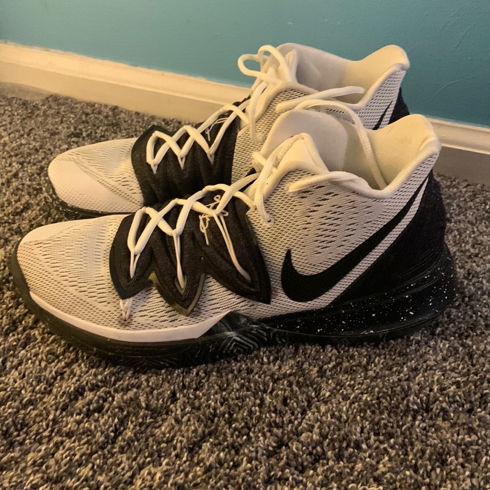 mens Kyrie 5 oreo 10.5